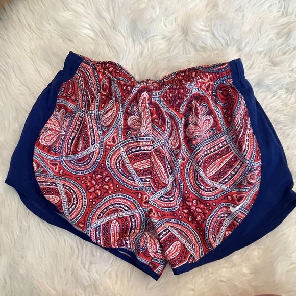 NWOT -‎ Nike Tempo Running Shorts Paisley Bandana Print - Size M - Picture 1 of 6
